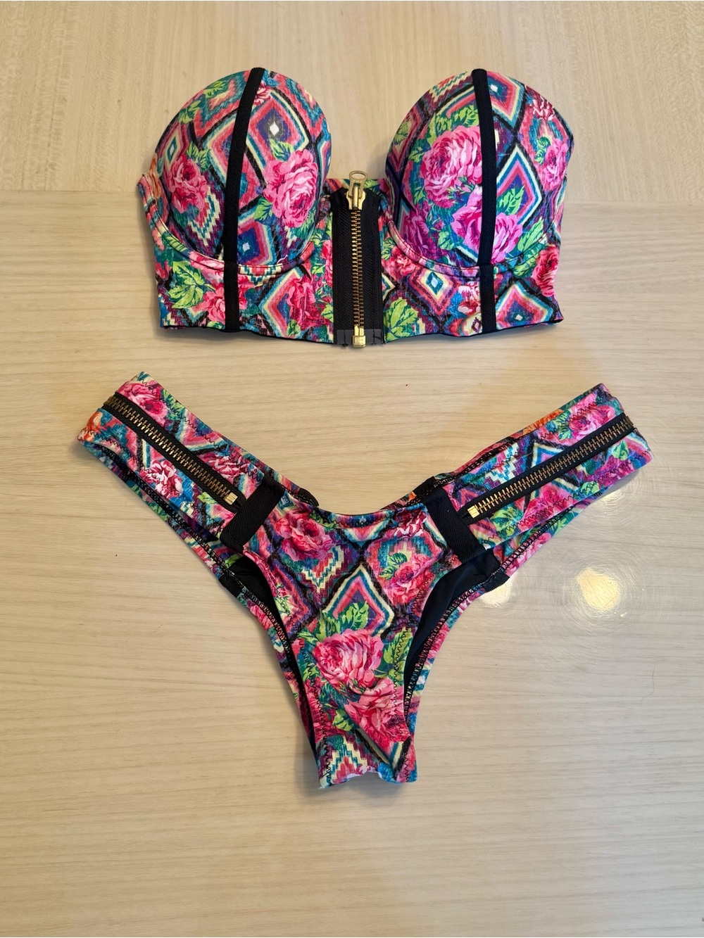 Beach Bunny Bikini Bustier Strawberry Fields Underwire Strappy Set Large 2016 L